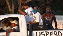 Vigilantes projí�d�jí m�stem.