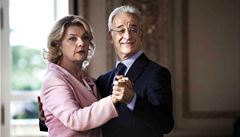 Místo vyprázdn�ných frází pou�ívá Givanni ver�e, vtipy, urá�ky protivník� i argentinské tango. 