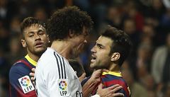 Pepe (vlevo) se po��uchuje Fabregasem.