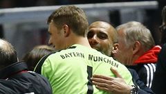 Skv�lá práce. Manuel Neuer a trenér Guardiola.