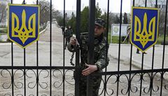 Ukrajinští pohraničníci mizí z Krymu, stahuje se i armáda