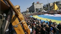 Protiválečná demonstrace na kyjevském náměstí Nezávislosti.