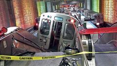 Vlak v Chicagu vyjel na eskaltory, zranno bylo 32 lid