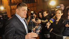 Slovenský premiér a prezidentský kandidát Robert Fico pichází 29. bezna veer do své volební centrály v Bratislav.