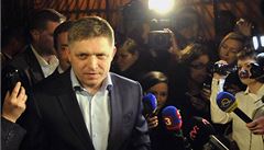 Slovenský premiér a prezidentský kandidát Robert Fico pichází 29. bezna veer do své volební centrály v Bratislav.