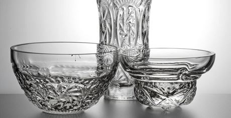 Fotogalerie: Foukané lisované vázy a mísy od Jakuba Berdycha.