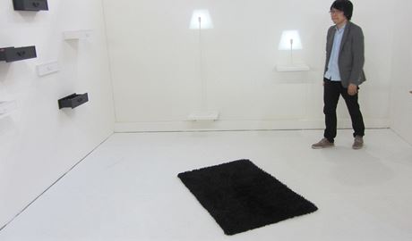 Japonský minimalismus v akci, koberec se mění v židli | Design | Lidovky.cz