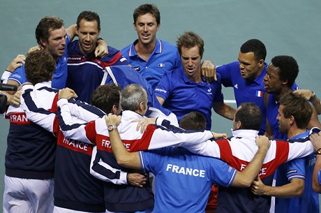 Radost v podání francouzských tenist po postupu do semifinále Davis Cupu.