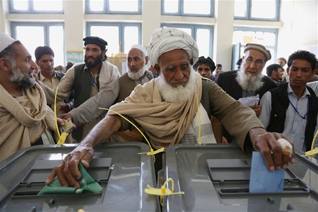 Afghánci volí nového prezidenta.