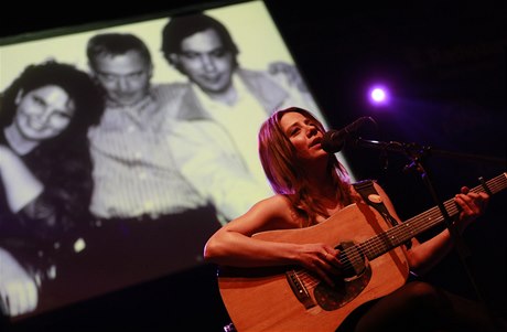 Koncert k nedoitým 70. narozeninám Karla Kryla se konal v Lucern. Jeho písn zaznly také v podání Anety Langerové.