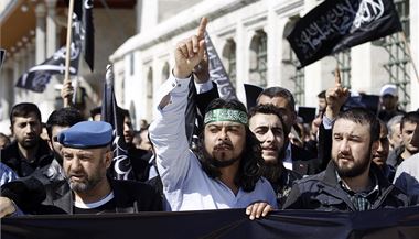 Protirusk demonstrace v tureckm Istanbulu pot, co Moskva oznmila likvidaci Doku Umarova.