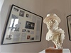 Hrabalova busta, jejím autorem je akademický socha Stanislav Hanzík.