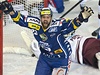 Tomá Svoboda z HC Kometa Brno se raduje z druhého gólu.