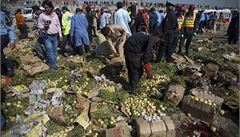 Policisté hledají d�kazy.