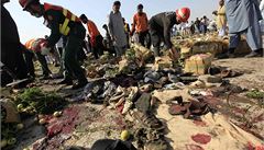 Policisté hledají d�kazy.