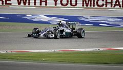 Hamilton letos poprvé nevyhrál kvalifikaci, v Bahrajnu uspěl Rosberg