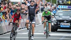 Fabian Cancellara práv proal cílovou hranici.
