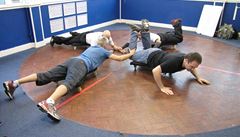 P�íprava nane�isto na vozí�kách.