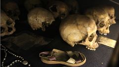 Památka na obti genocidy - expozice v Kigali Genocide Memorial Museum. 