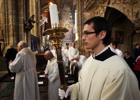 Den modliteb, rozjímání a pstu. Bílá sobota je pípravou na 'Velkou noc'