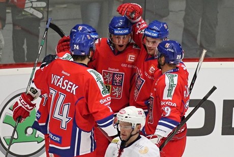 Radující se čeští hokejisté.