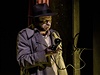 Leo Noha jako Detektiv v inscenaci ílenství v Divadle Na zábradlí