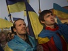 Obyvatelé Doncku demonstrují za jednotu Ukrajiny.