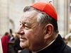 Kardinál Dominik Duka pozdravil pítomné na paiových hrách, které se poprvé konaly v katedrále sv. Víta o letoní Kvtné nedli.