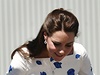 Vévodkyn Kate nastupuje do kokpitu stedoploníku australského letectva.