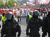 Na bezpenost v Praze dohlíejí stovky policist.