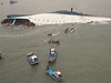 Po potopení jihokorejského trajektu se poheuje pes 300 lidí