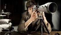 Simon James (Jesse Eisenberg) 