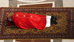  Ped obadem se Frantiek ve vatikánské bazilice svatého Petra zúastnil bohosluby, bhem které pipomnl Jeíovo utrpení a smrt, napsala agentura DPA.