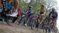 Momentka ze slavné klasiky Pa�í� - Roubaix.