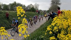 Momentka ze slavné klasiky Pa�í� - Roubaix.