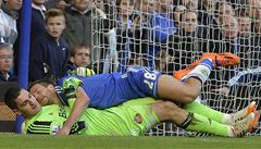 Azpilicueta padá na branká�e Sunderlandu Mannoneho