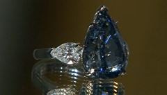 Modrá dokonalost. Poznejte největší bezchybný modrý diamant na světě