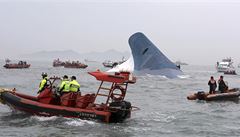V potopenm trajektu zstalo 289 lid, nadje na zchranu je miziv