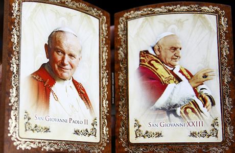 Papežové Jan Pavel II. a Jan XXIII. byli svatořečeni, Vatikán zaplnily davy lidí