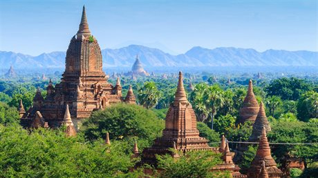 Dech beroucí chrámové moe v Baganu. Myanmar (Barma)
