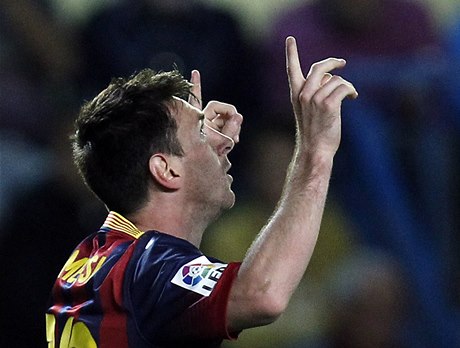 Messi po vstřeleném gólu posílá vzkaz do nebe zesnulému Vilanovovi