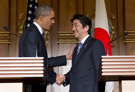 Americký prezident Barack Obama a japonský premiér inzó Abe.