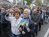 Na pondlí svolaná manifestace píznivc ukrajinské jednoty mla poklidný zaátek. 