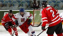 Čeští hokejisté do 18 let v utkání proti Kanadě