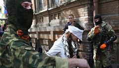 Separatisté na východě Ukrajiny zajali novináře. Kvůli 'válečným zločinům'