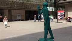 Ji Stedas anatomically correct sculpture livens up a gray plaza