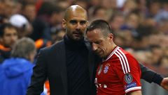 Trenér Bayernu Josep Guardiola a Franck Ribéry.