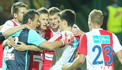 Fotbalisté Slavie se radují po výh�e nad Bohemians 1905