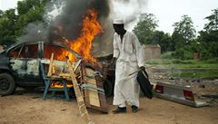 N�které z evakuovaných rodin zapálily p�ed odchodem sv�j majetek.