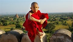 Buddhismus je v Barm� �ivým nábo�enstvím. Pro rodinu je ctí, kdy� n�který syn...